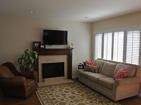 Main R. Living Area Pic #3