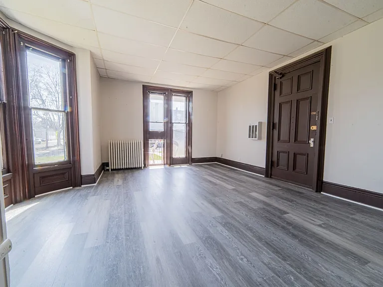 125 W Commerce St — Photo 4