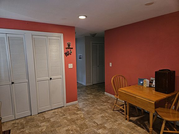 2nd image of 43 Courtland St #1