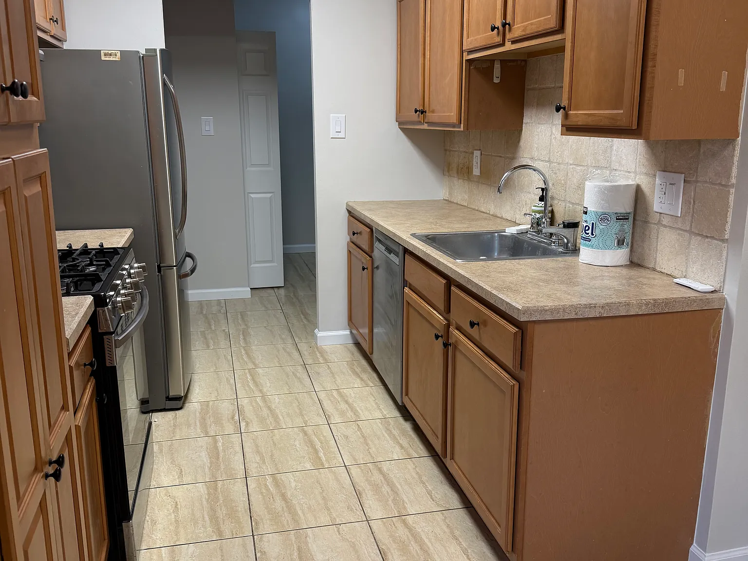 2 bed, 1058 sqft, $1,900 — Photo 4