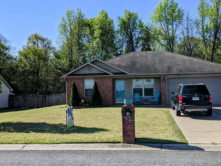 19 Green Apple Dr — Photo 3