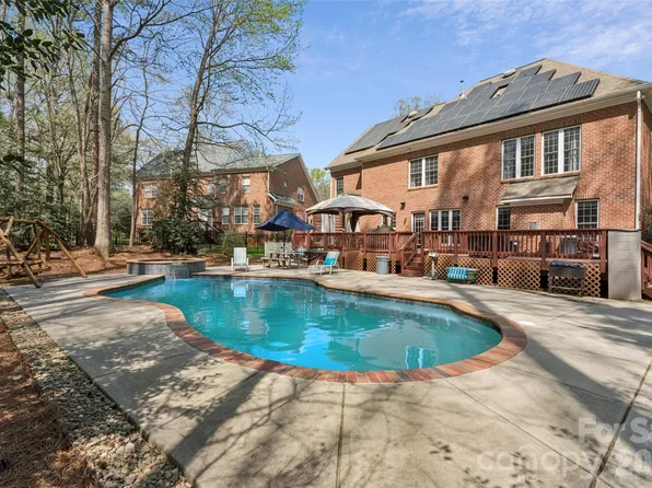 2678 Landing Pointe Dr, Clover, SC 29710