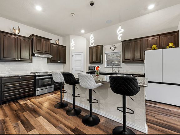 5th image of 1316 Texas Ash Ln