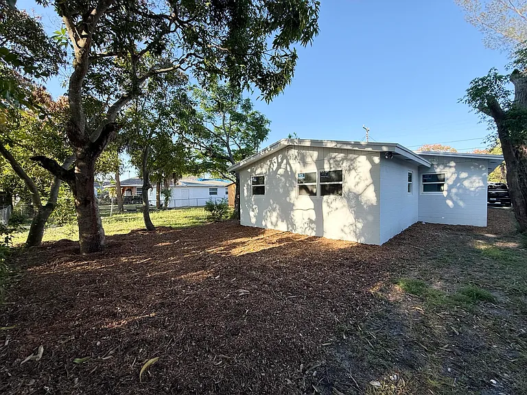 912 SE Tarpon Ave — Photo 28