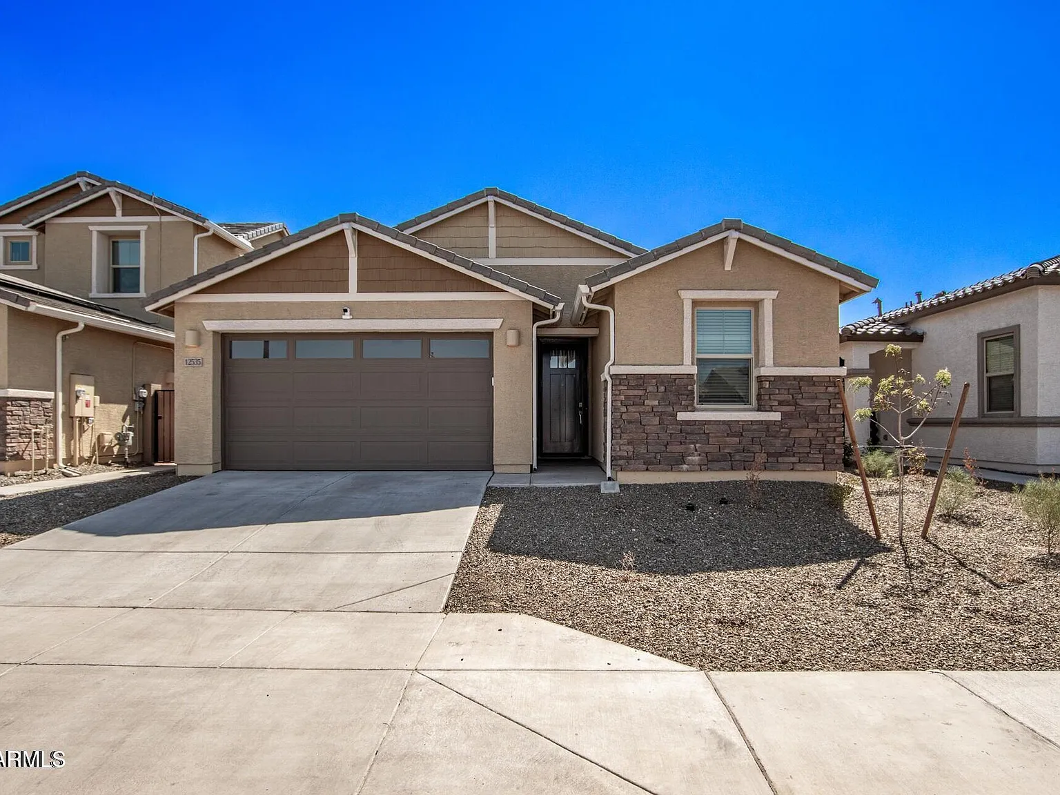 5 bed, 3.0 bath, 1954 sqft, $2,499 — Photo 2