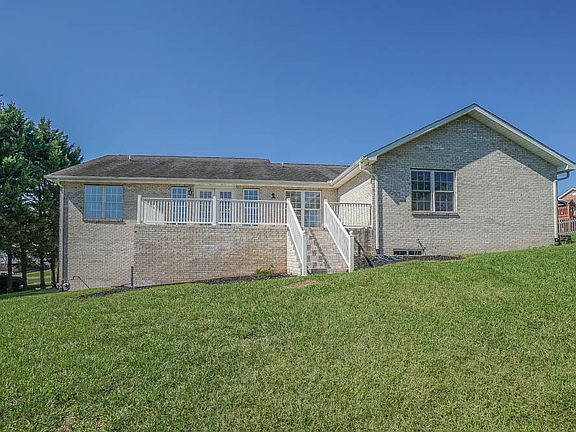 3rd image of 520 Farmview Dr