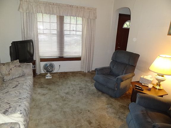 3rd image of 1005 N Karlov Ave