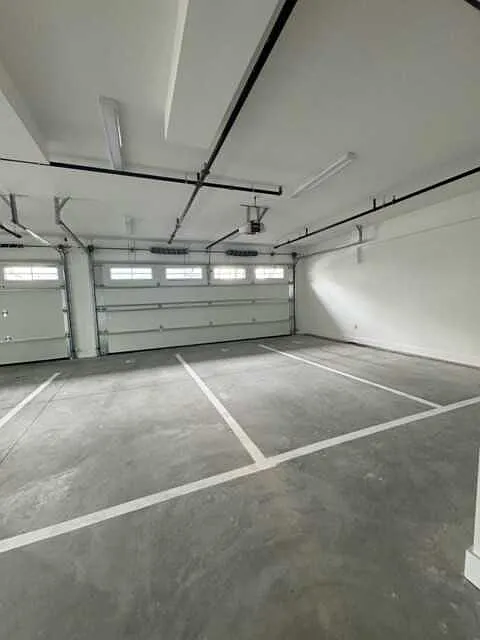 4 bed, $5,400 — Photo 3