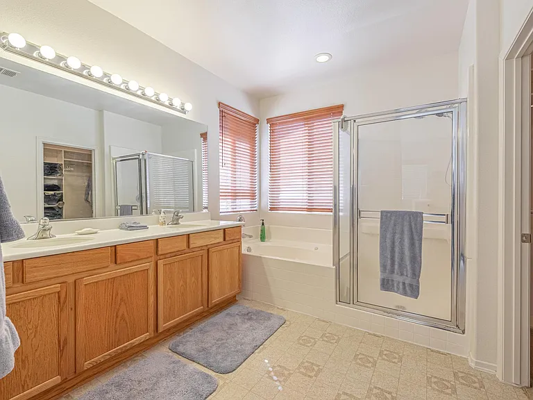 5549 Las Brisas Ter — Photo 16