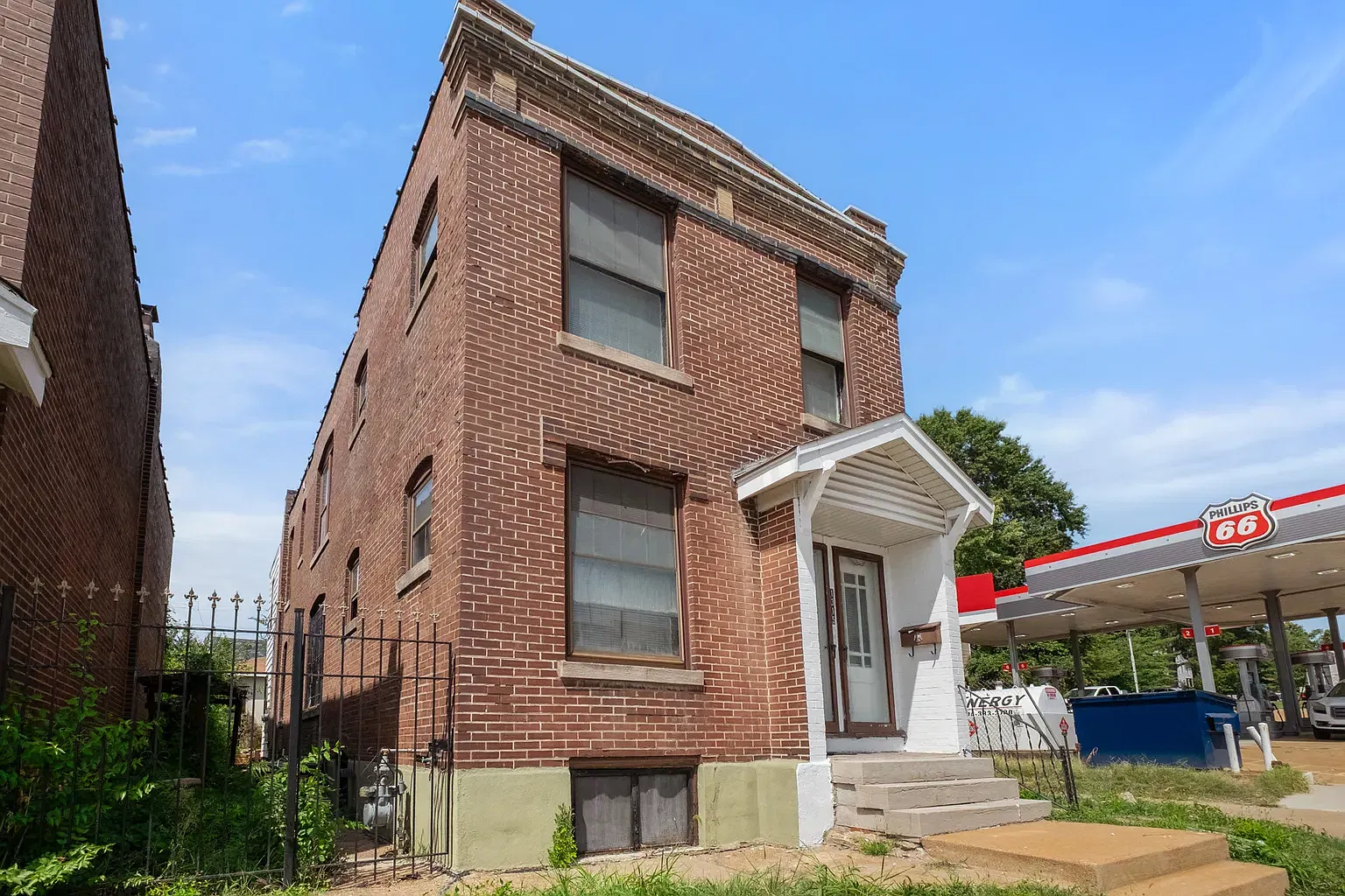 1315 Hampton Ave — Photo 2