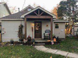 1240 Castlewood Dr, White Lake, MI 48386