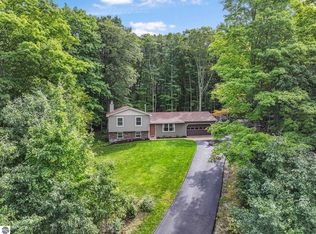 1966 Black Bark Ln, Traverse City, MI