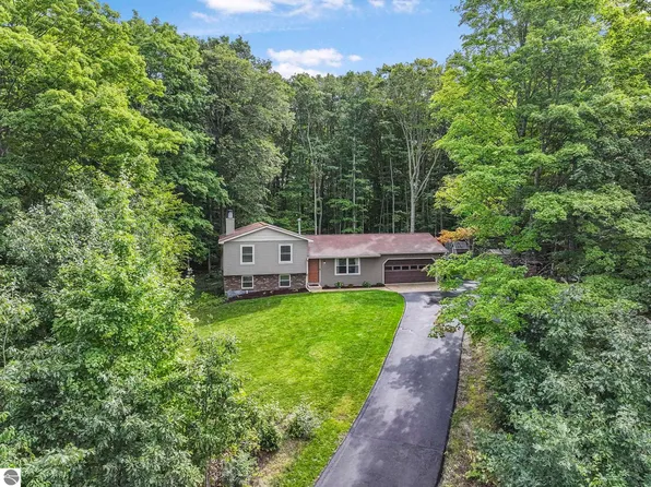 1966 Black Bark Ln, Traverse City, MI 49696