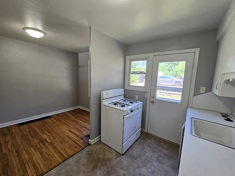 227 Madison St — Photo 10