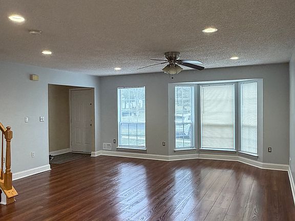 3rd image of 49 De Leone Cir