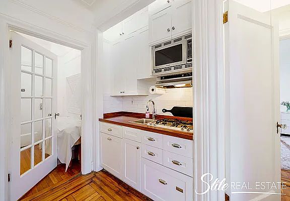 5th image of 277 Washington Ave APT 3J