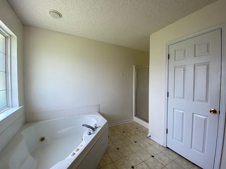 1835 Lawnwoods Dr — Photo 19