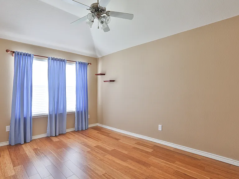 11921 Kingsville Dr — Photo 21