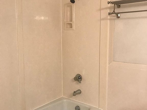 3rd image of 2909 Peppertree Pl