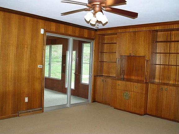 Family room, View 2