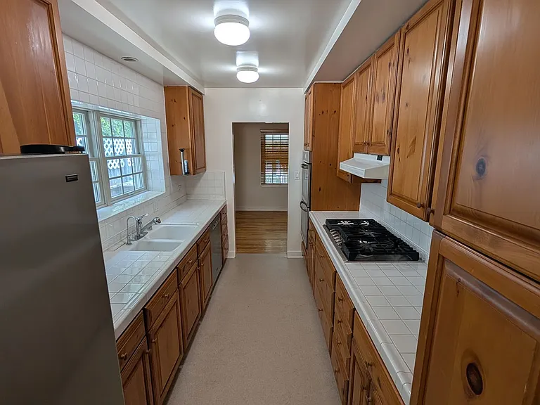 1043 Pacific St — Photo 2
