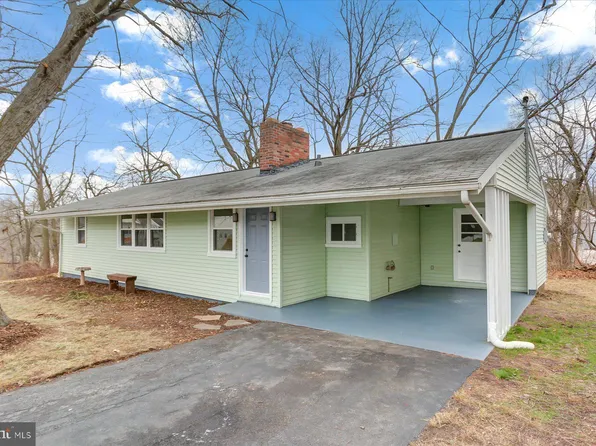 4 Memory Ln, York, PA 17402