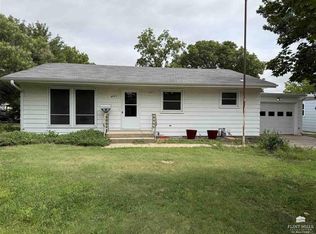 401 E 8th St, Beloit, KS 67420