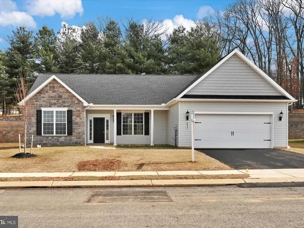 211 Patterson Dr #11, Stewartstown, PA 17363