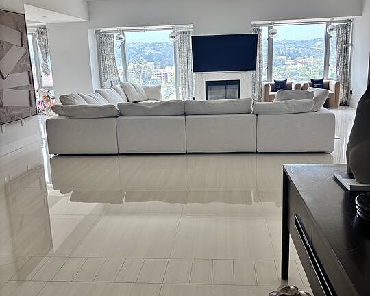 3rd image of 10727 Wilshire Blvd APT 2002