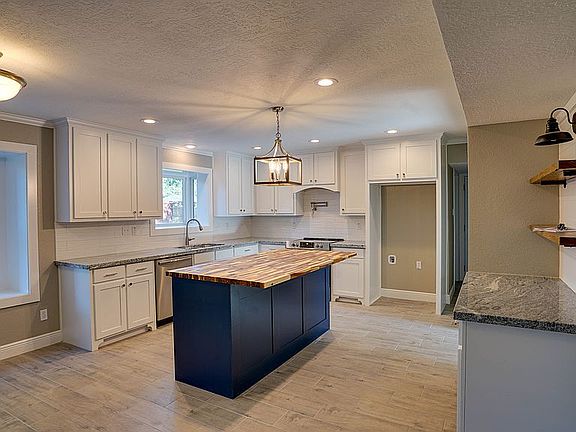 5th image of 3708 Huntwick Dr