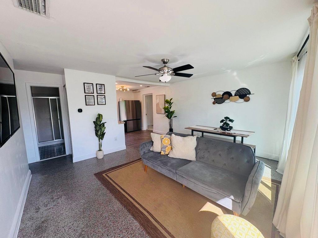 2711 NE 11TH Terrace, photo 7