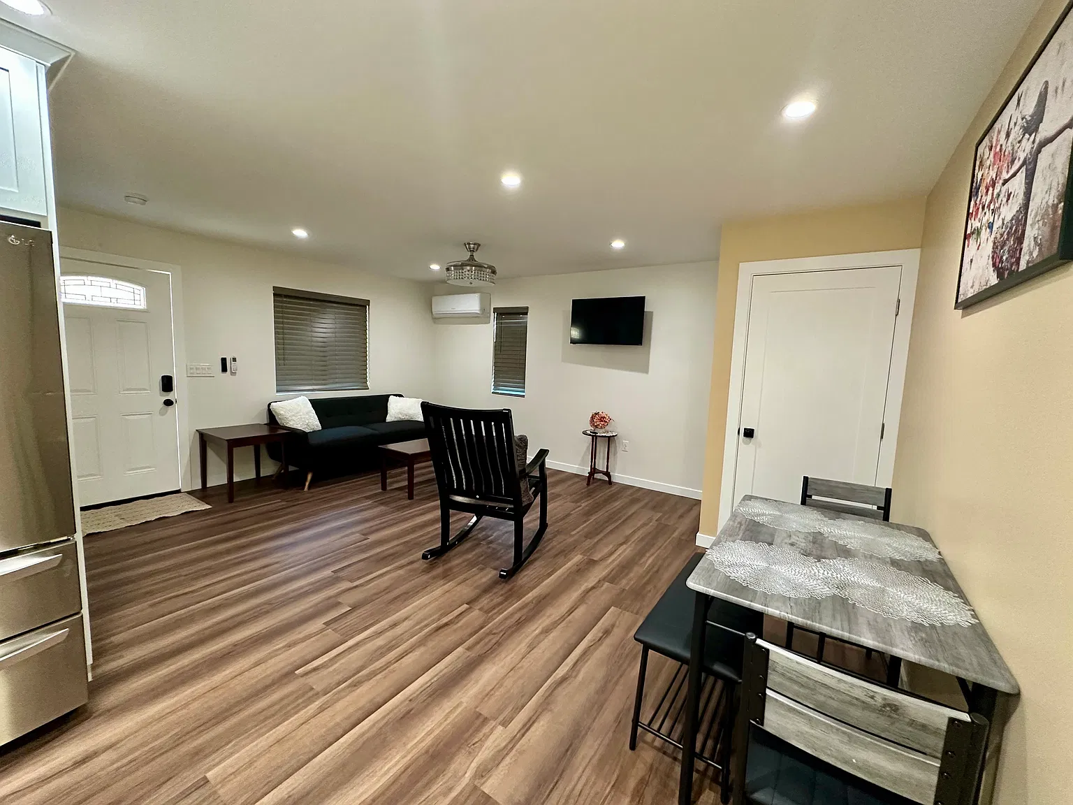 2 bed, 994 sqft, $3,500 — Photo 1