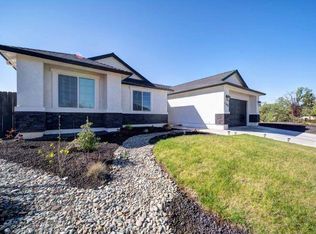 3399 Laver St, Redding, CA 96002