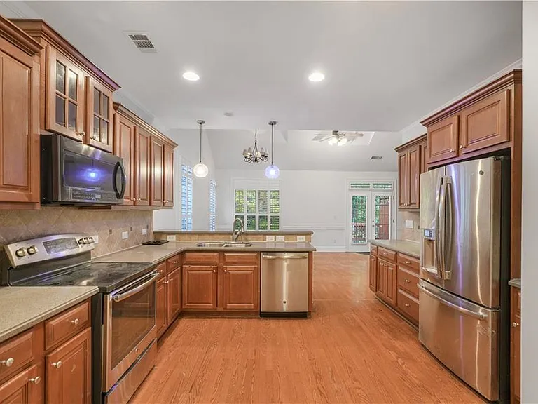 3405 Regent Pl SW — Photo 7
