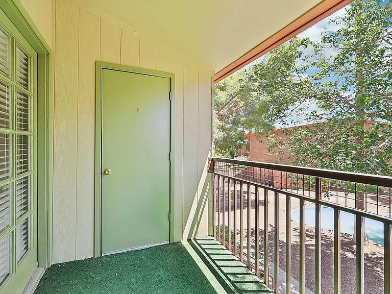 19-web-or-mls-E_Hampton_St_-_Unit_207_-_019