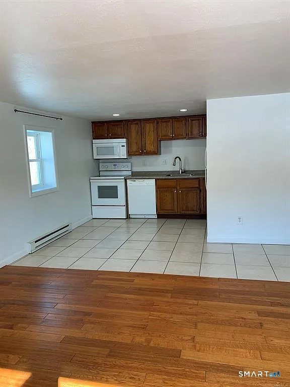2 bed, 1.0 bath, 900 sqft, $2,200 — Photo 2