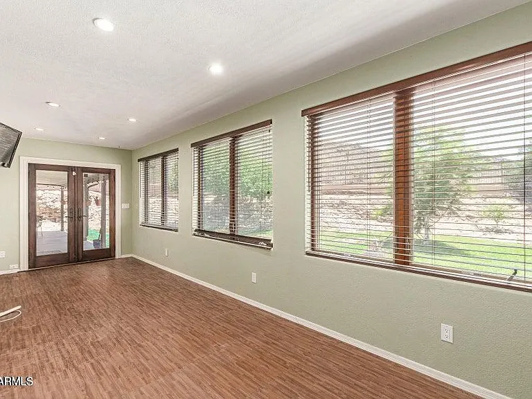 239 E Aster Dr — Photo 20