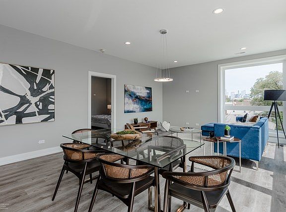 4th image of 250 S Oakley Ave #2W