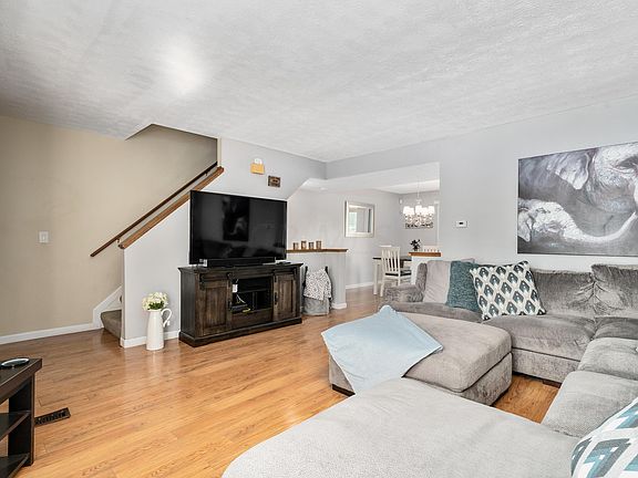 2nd image of 1250 Somerset Way
