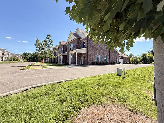 3rd image of 2919 Suzanne Landon Dr