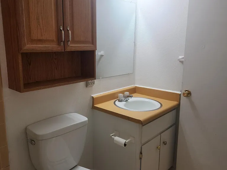 1212 Chelwood Park Blvd NE #4 — Photo 12