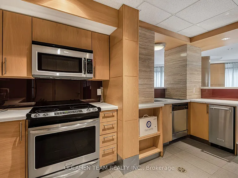 21 Carlton St #1105 — Photo 29