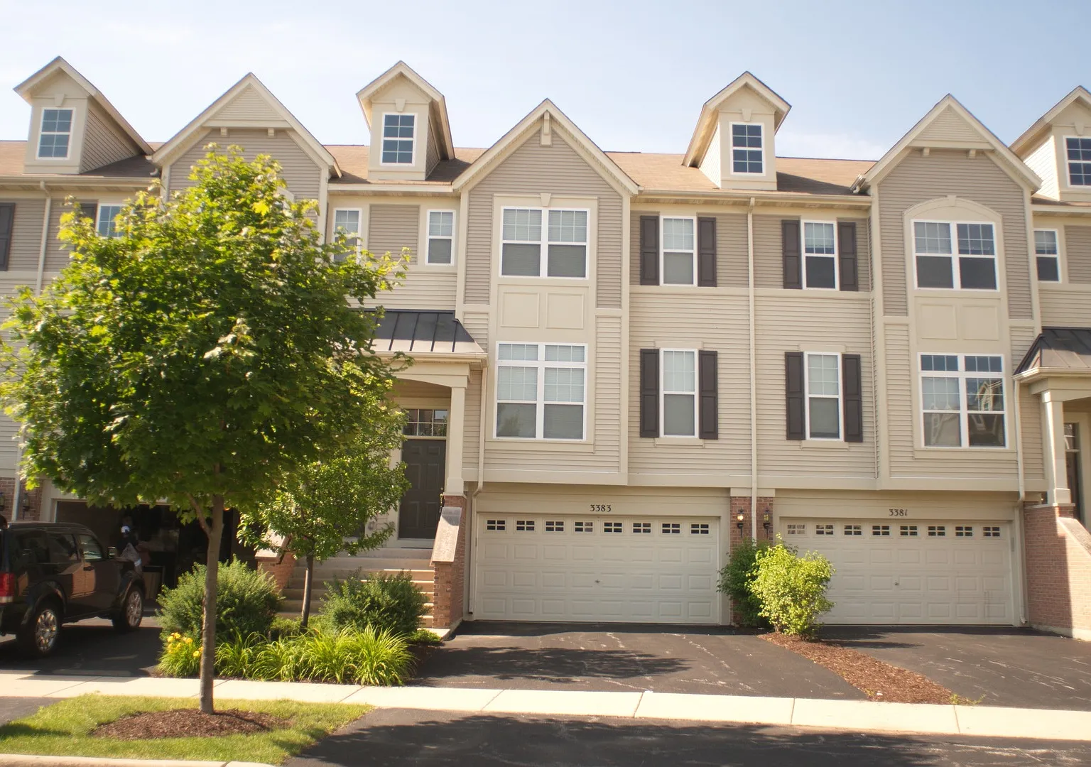 3 bed, 2.5 bath, 1850 sqft, $2,800 — Photo 1