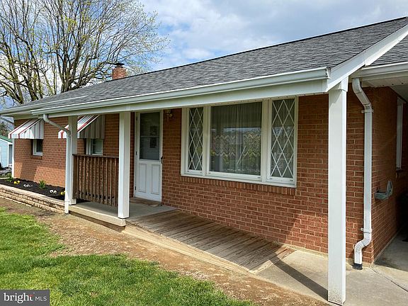 3rd image of 230 Stafford Dr