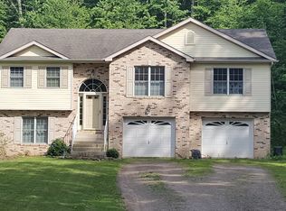 15 Persimmon Dr, Drums, PA 18222