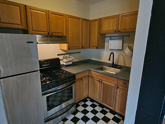 4th image of 2530 N Sacramento Ave APT 303