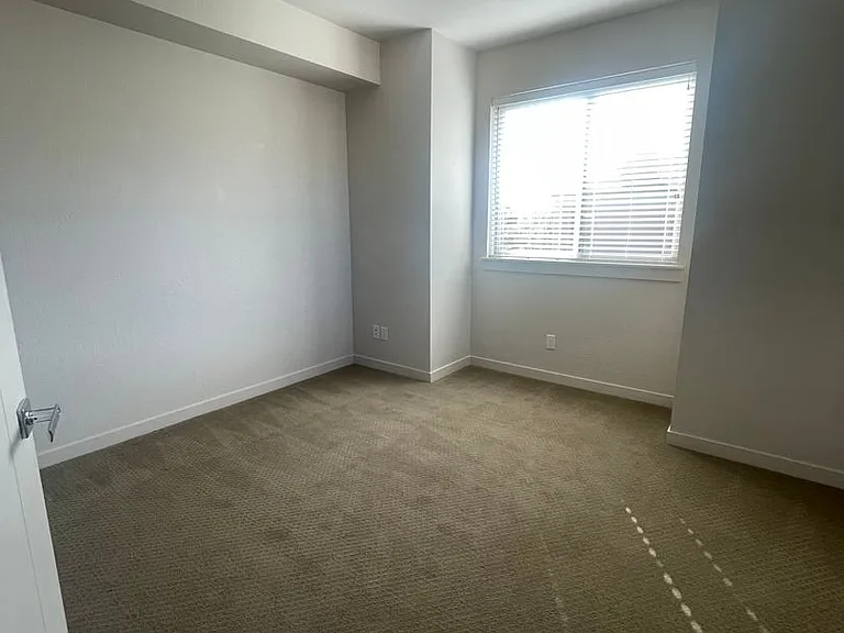 584 Fair Oaks Ave — Photo 11