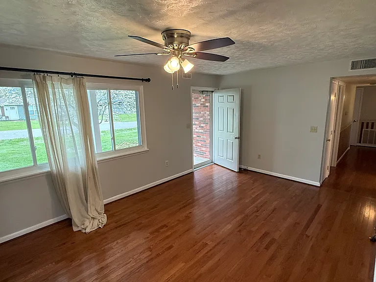 320 Port William Ln — Photo 9