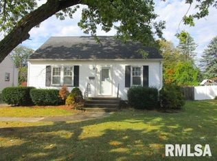 3211 N Twelve Oaks Dr, Peoria, IL 61604