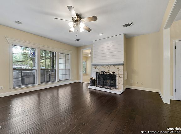 3rd image of 1762 Fox Tree Ln